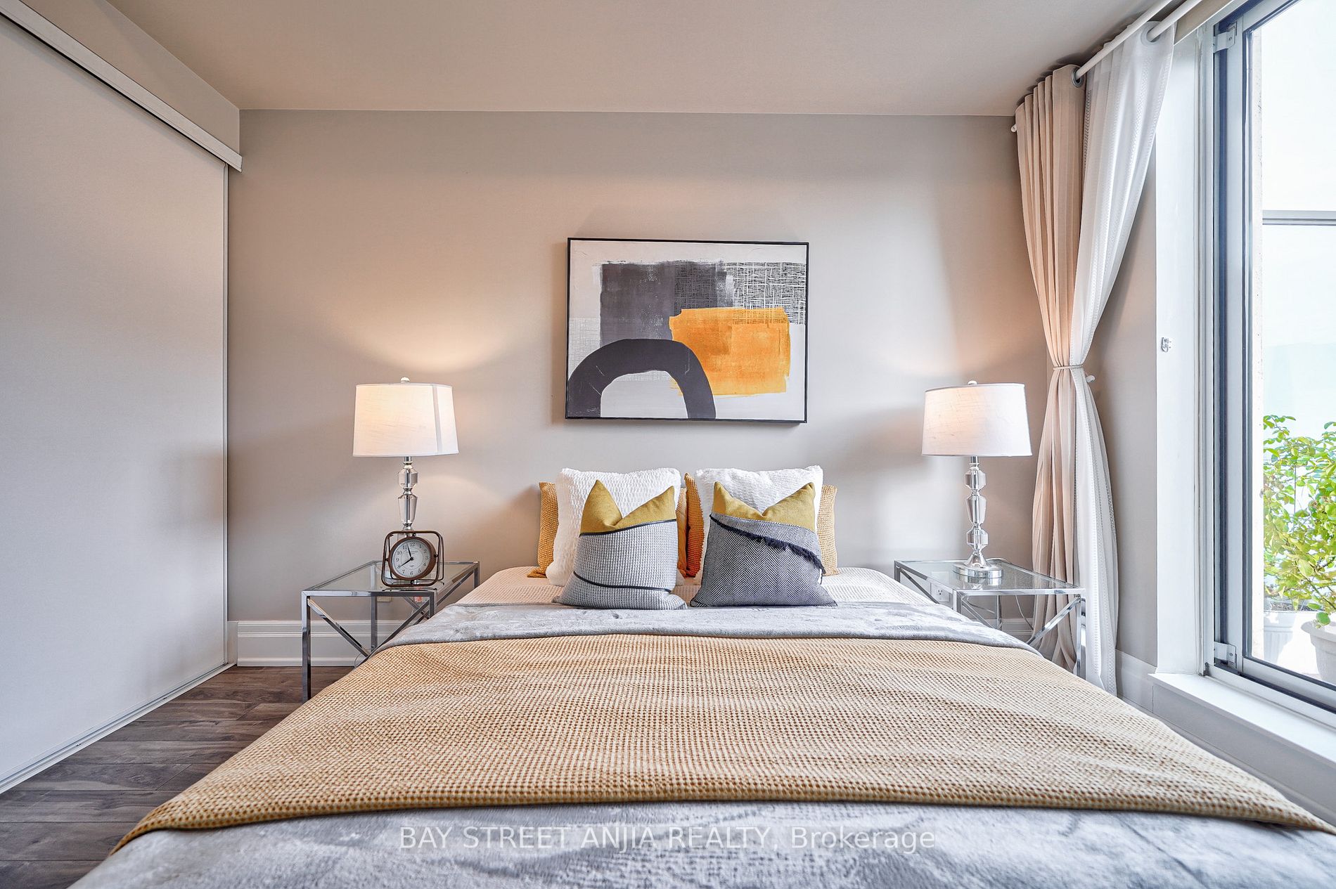 21 Upper Duke Cres, #314B