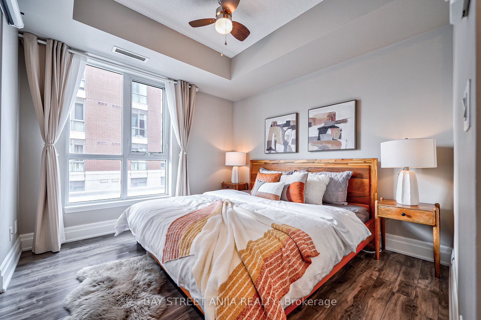 21 Upper Duke Cres, #314B