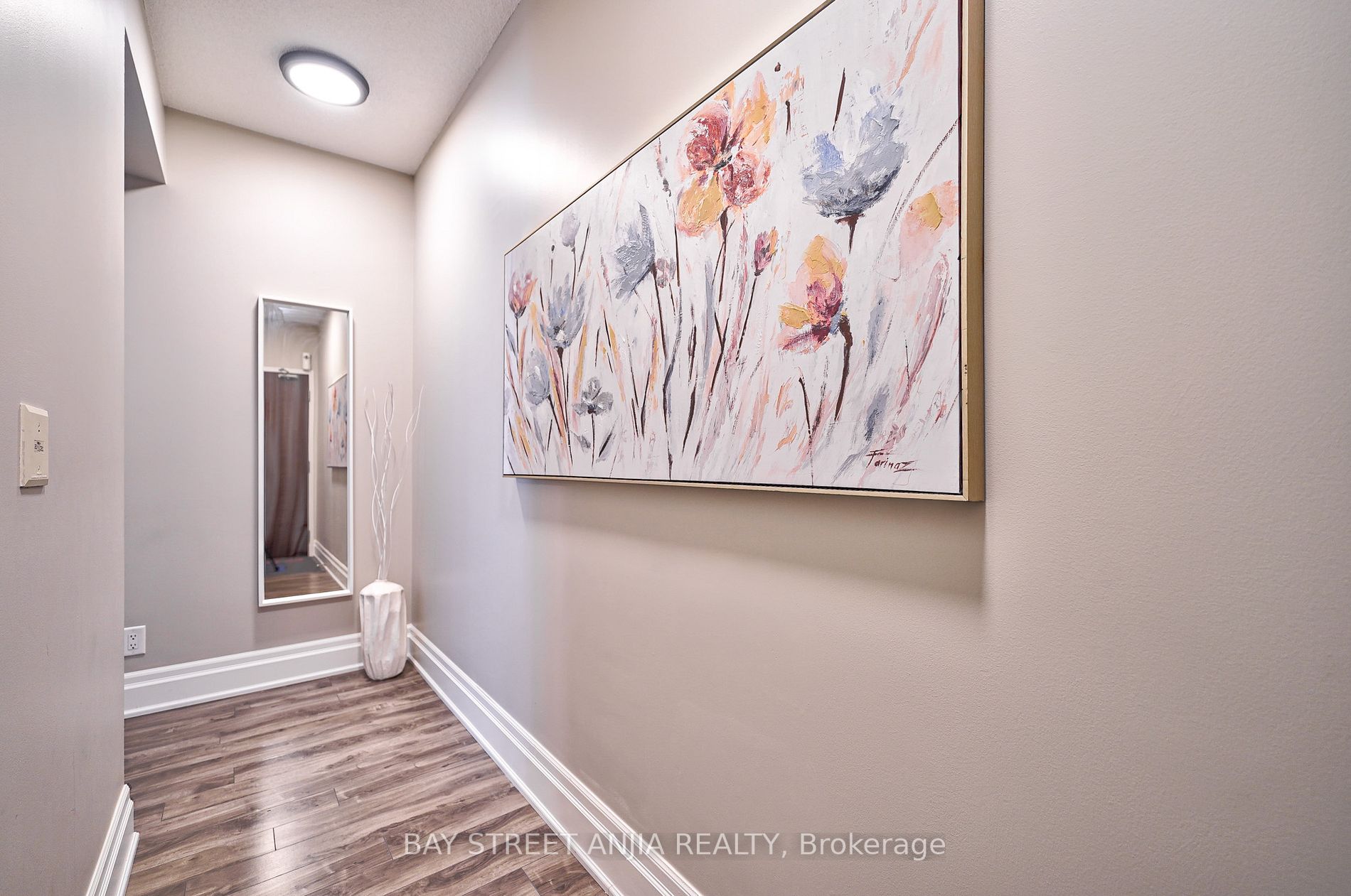 21 Upper Duke Cres, #314B
