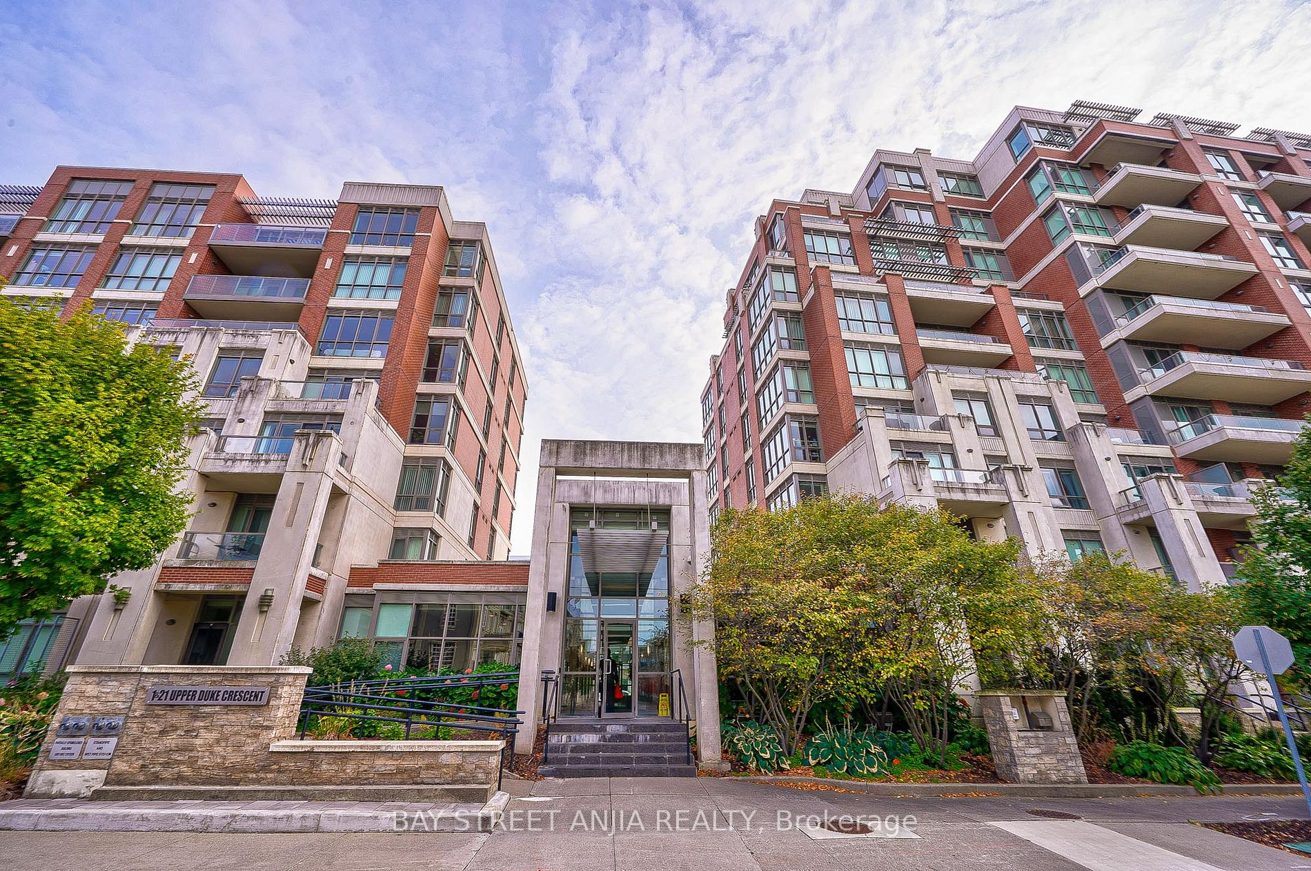 21 Upper Duke Cres, #314B