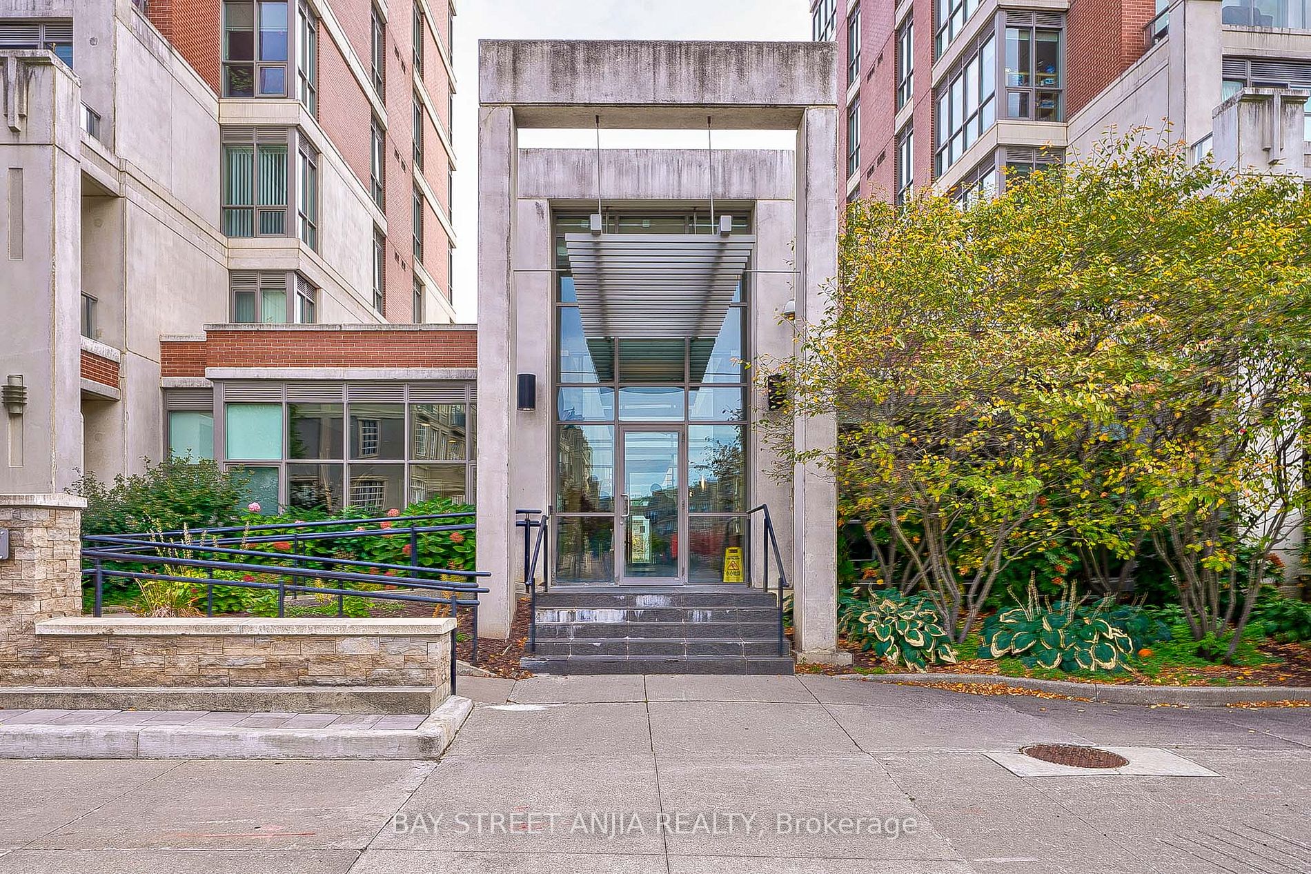 21 Upper Duke Cres, #314B