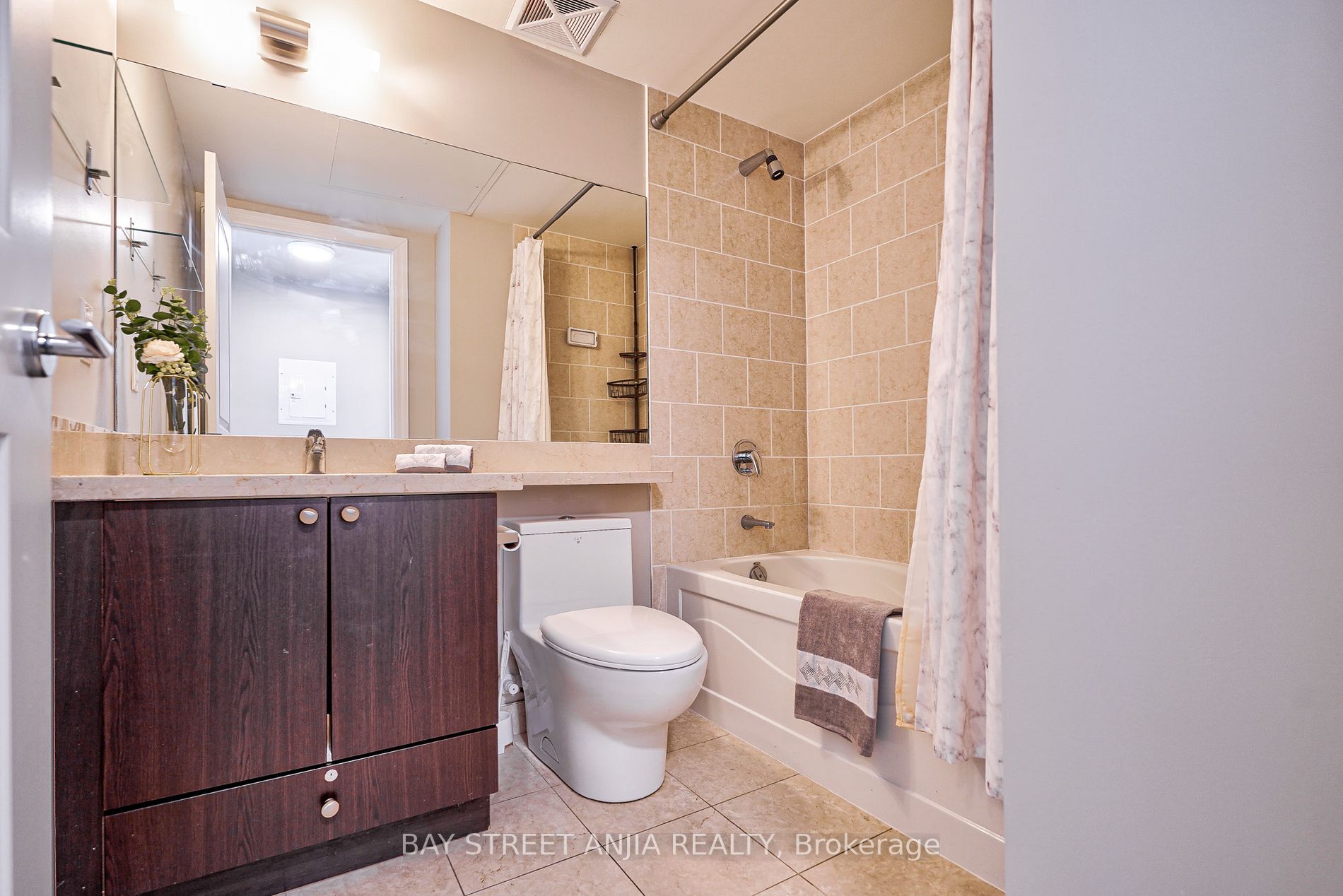 21 Upper Duke Cres, #314B