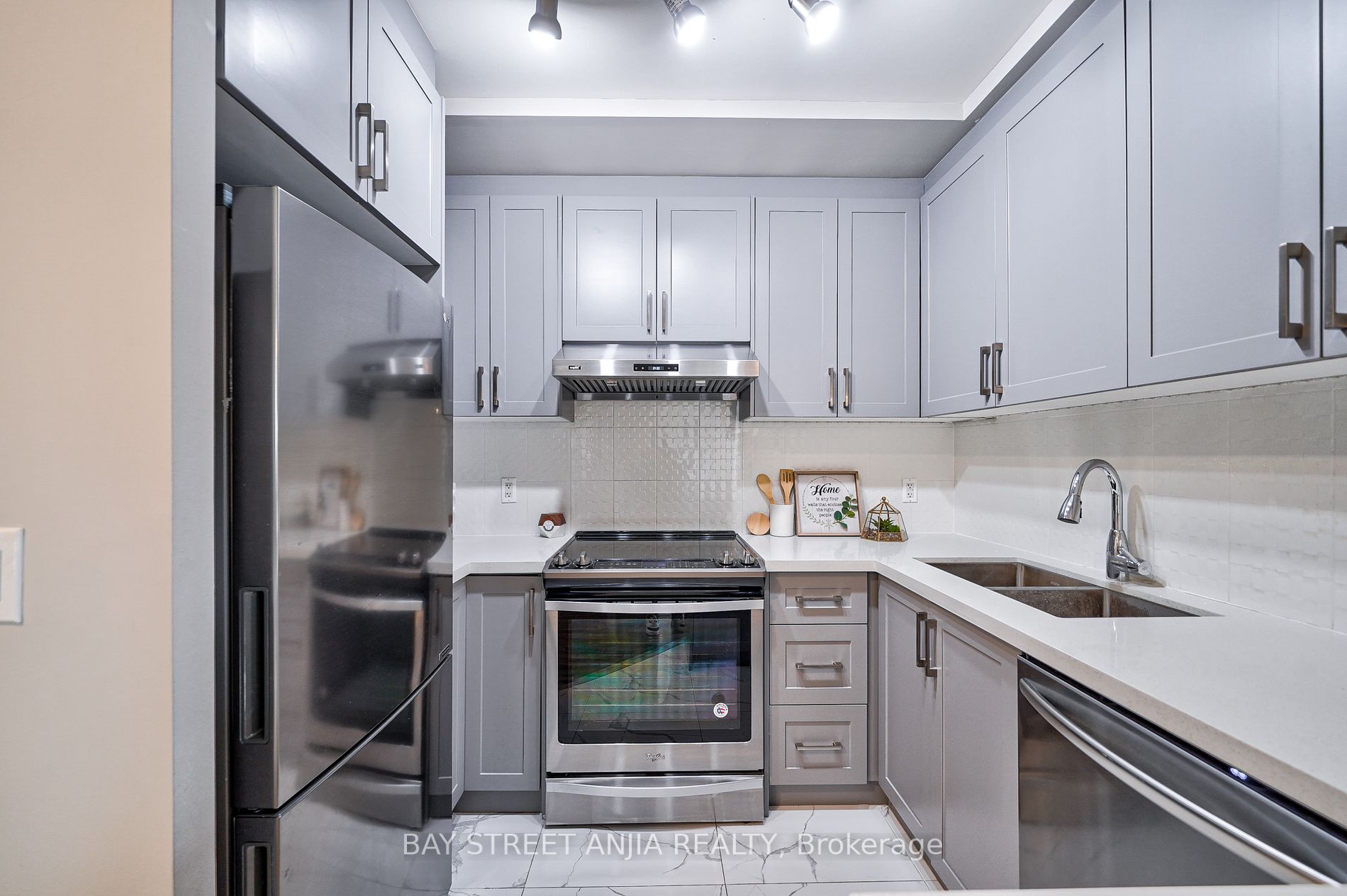 21 Upper Duke Cres, #314B