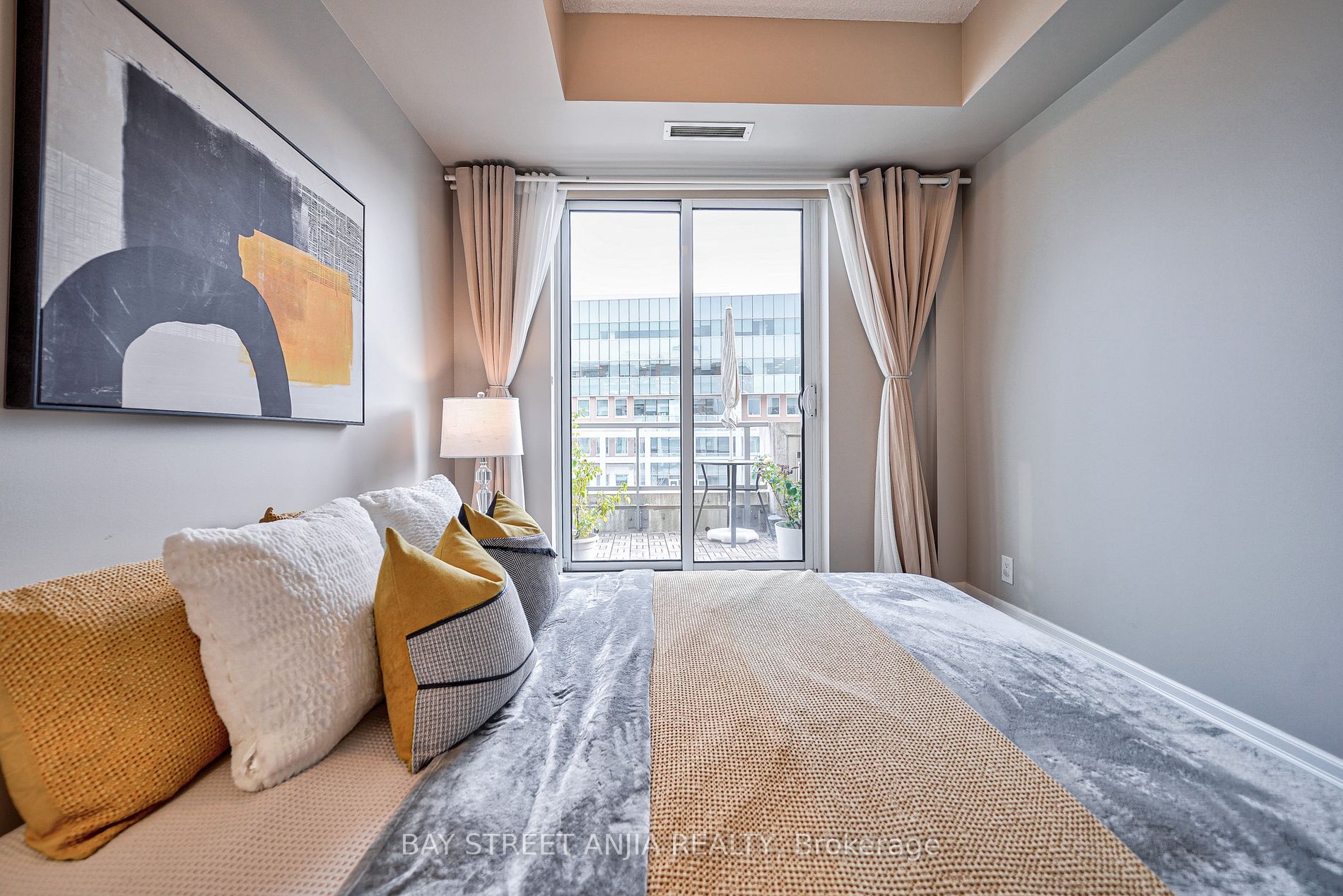 21 Upper Duke Cres, #314B