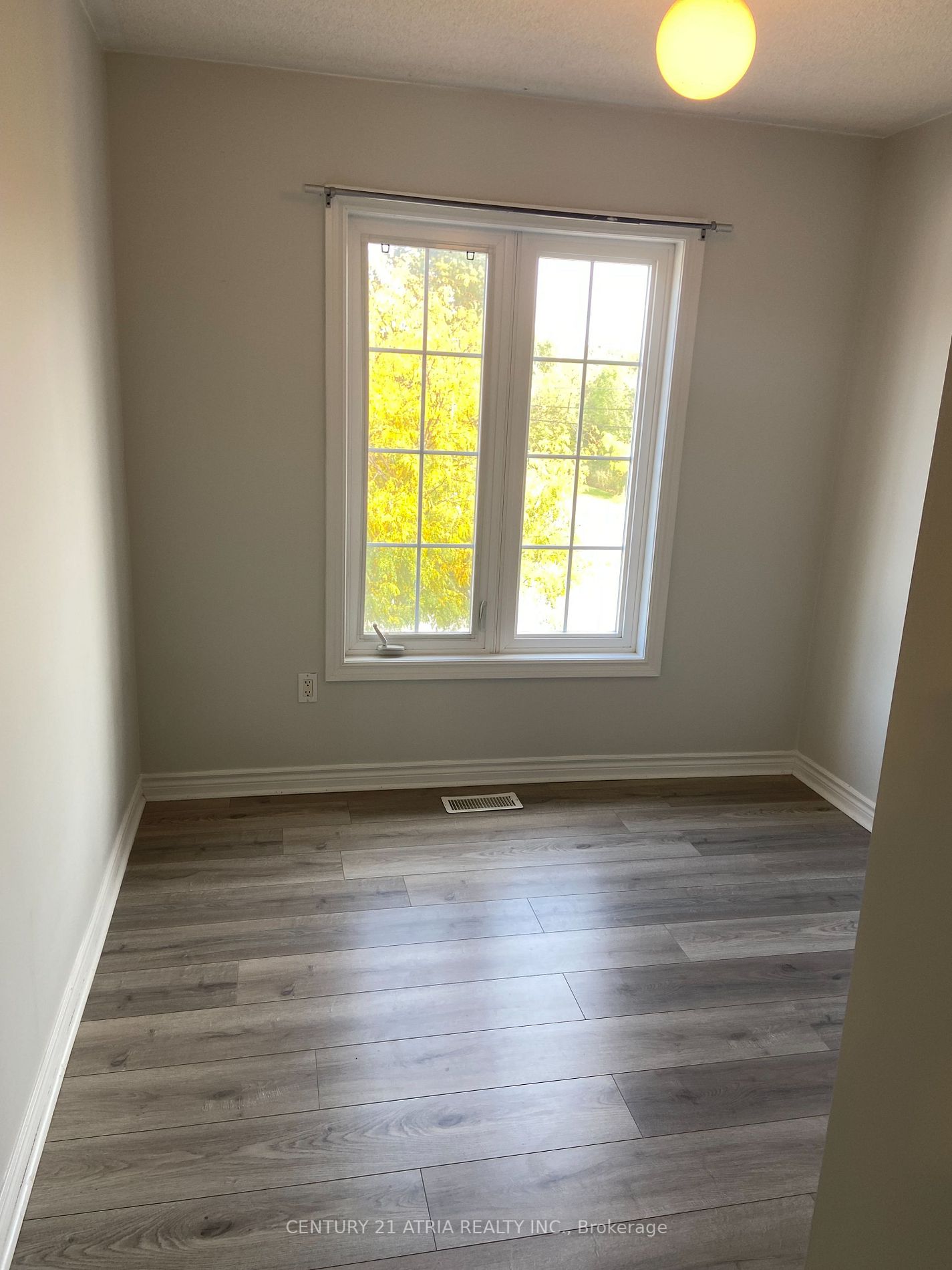6 Robert St
