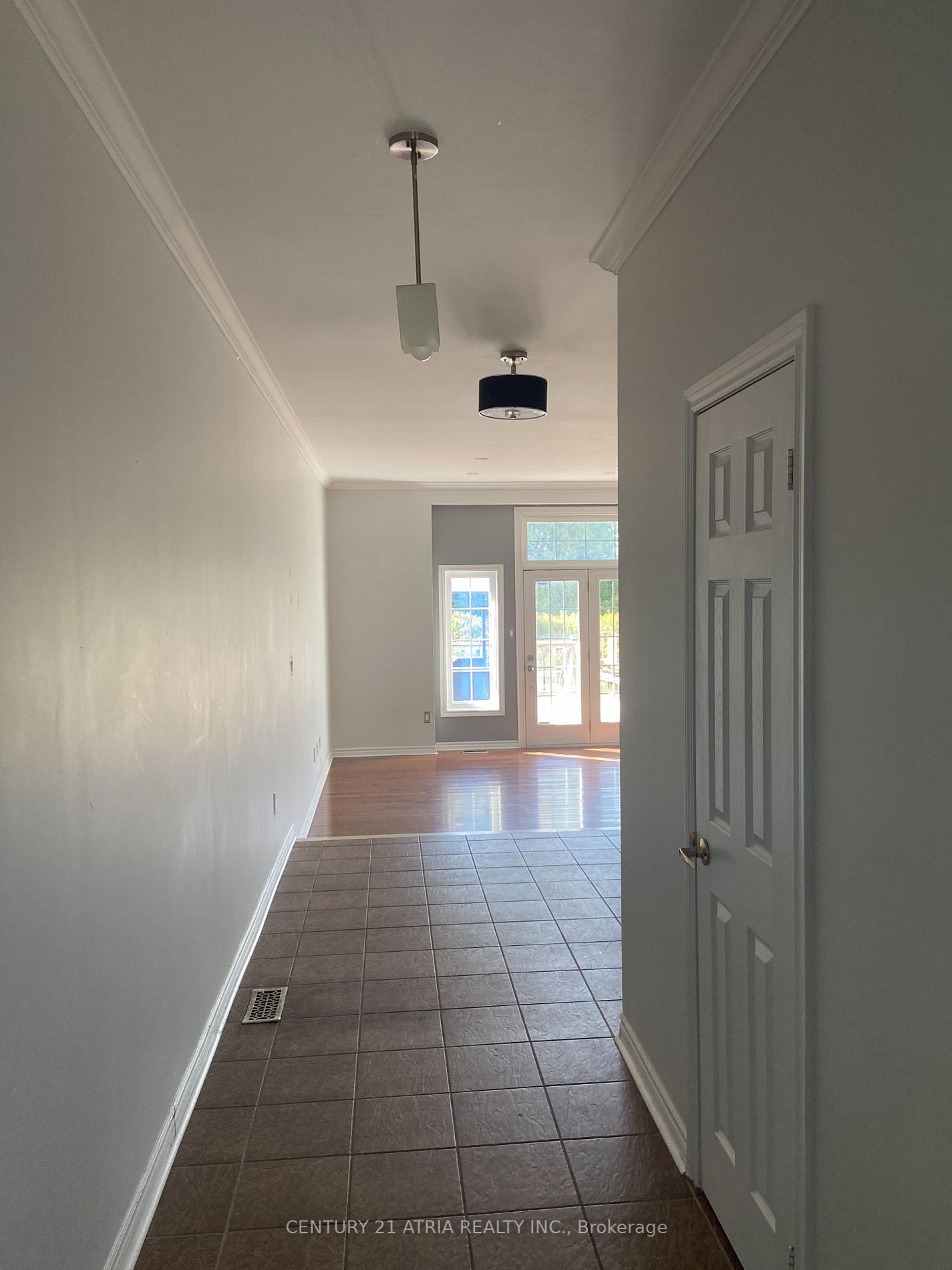 6 Robert St