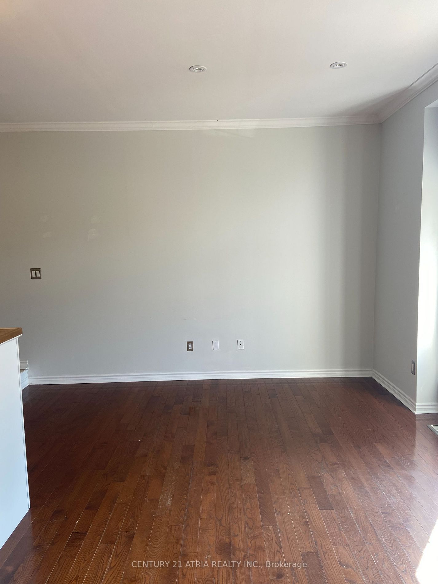 6 Robert St