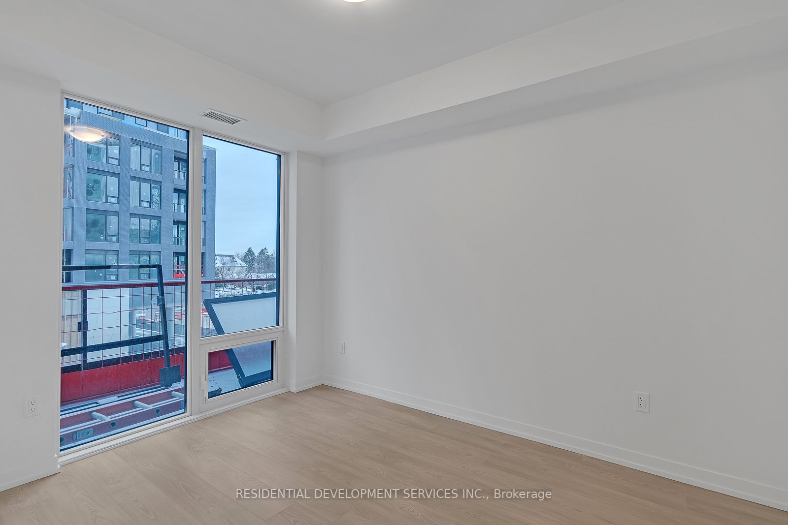 8868 Yonge St, #202E