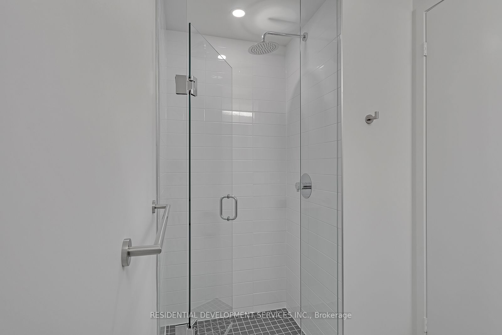 8868 Yonge St, #202E