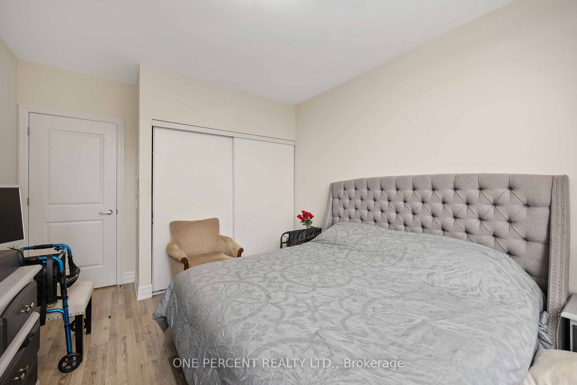 9075 Jane Street, #201