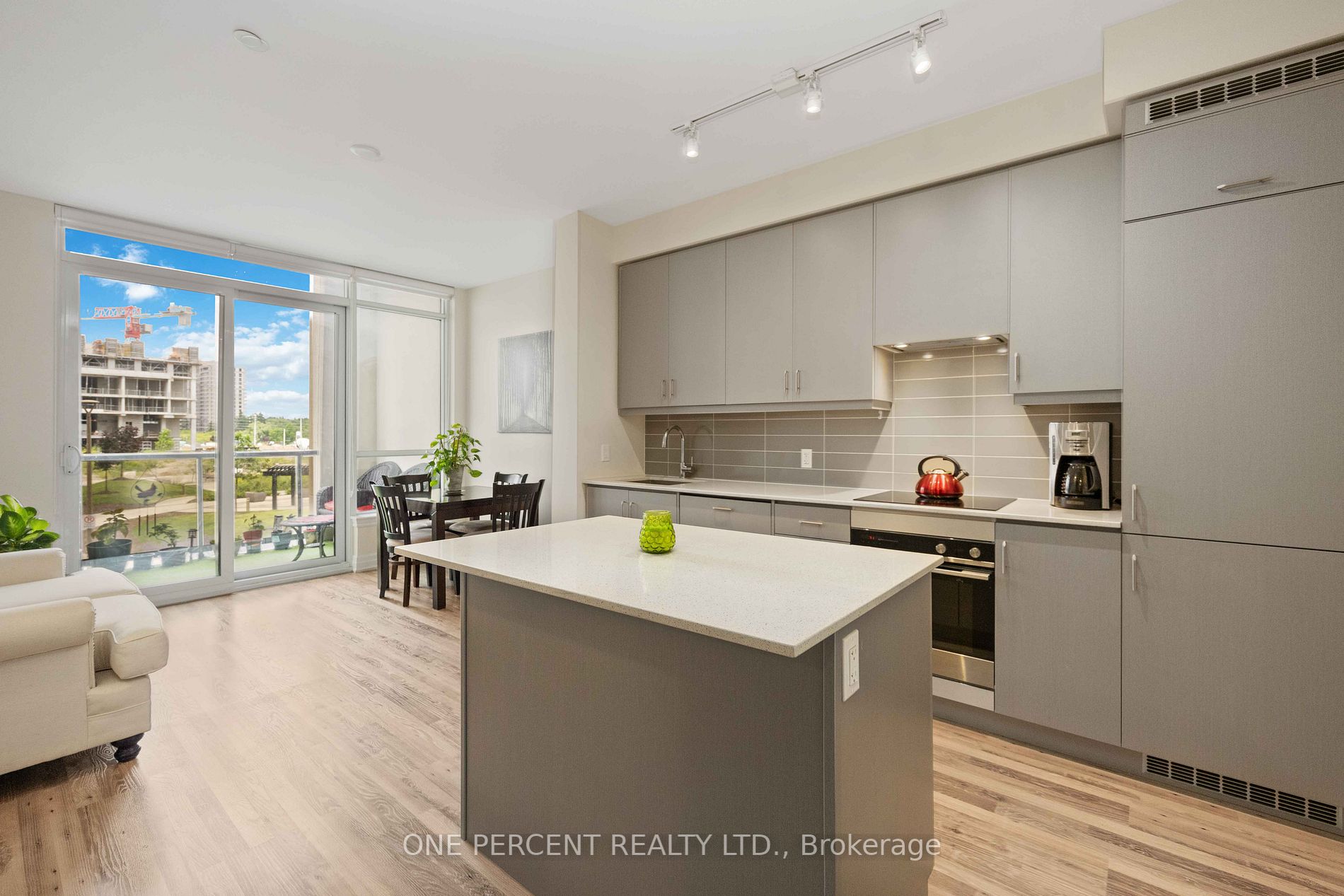 9075 Jane Street, #201