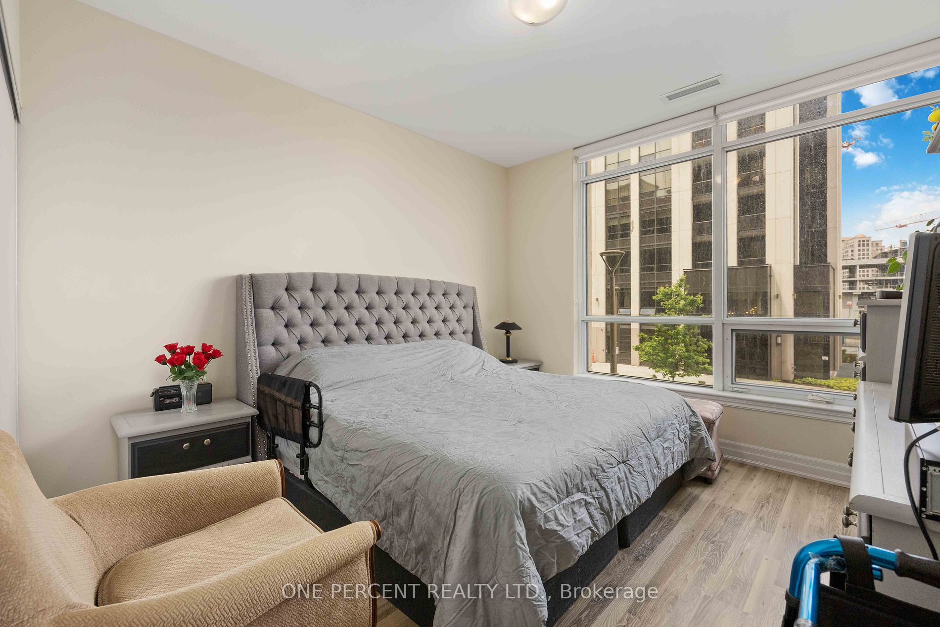 9075 Jane Street, #201