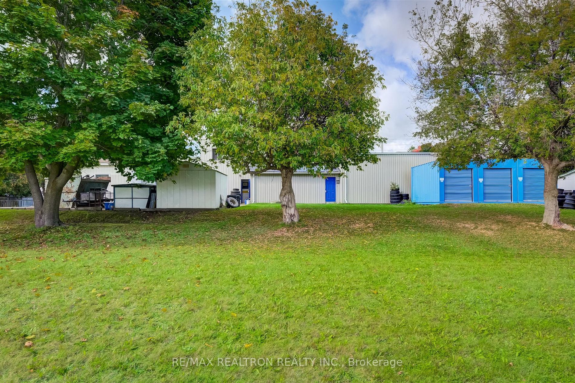 20221 Leslie St
