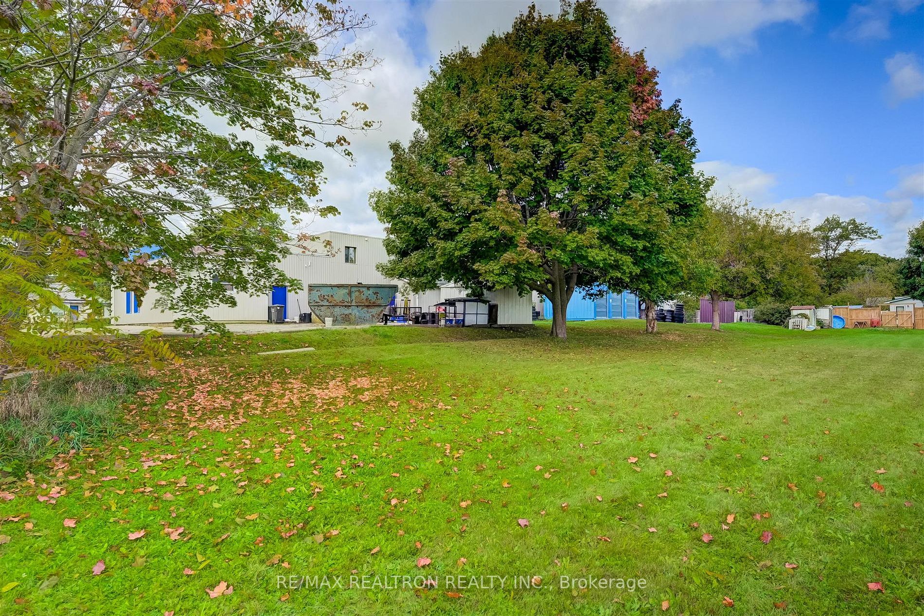 20221 Leslie St