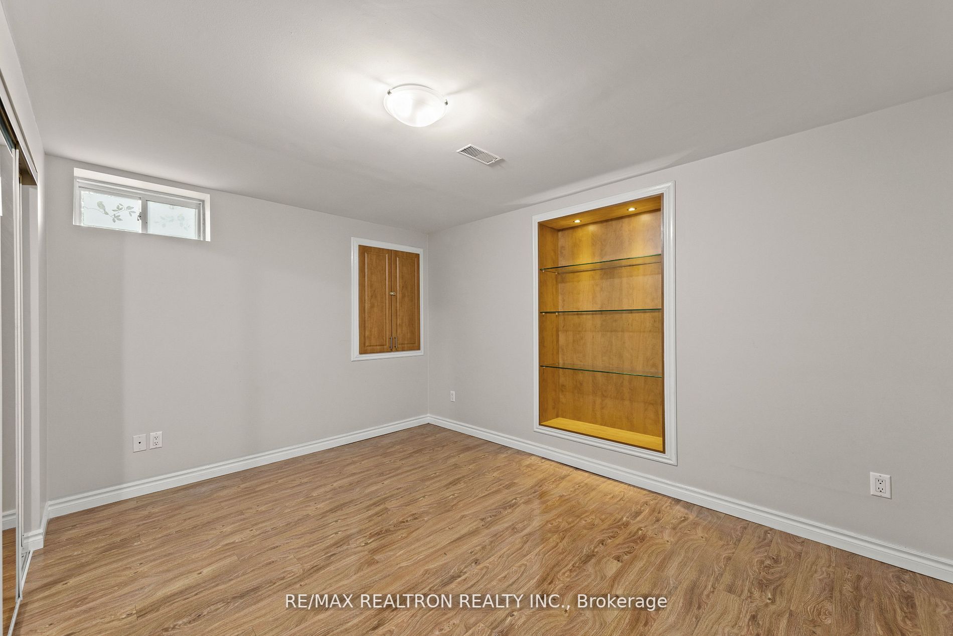 42 Reginald Lamb Cres