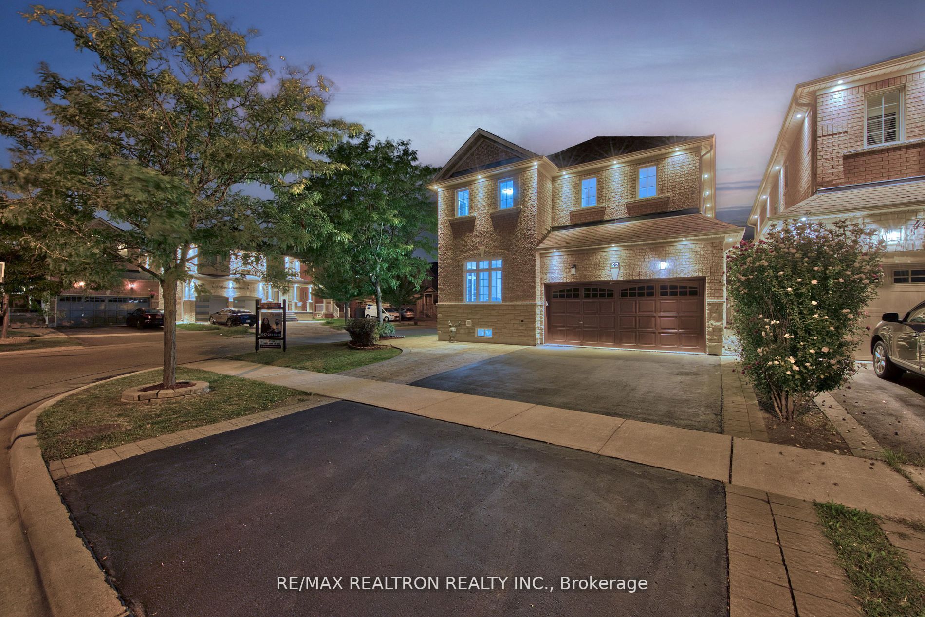 42 Reginald Lamb Cres