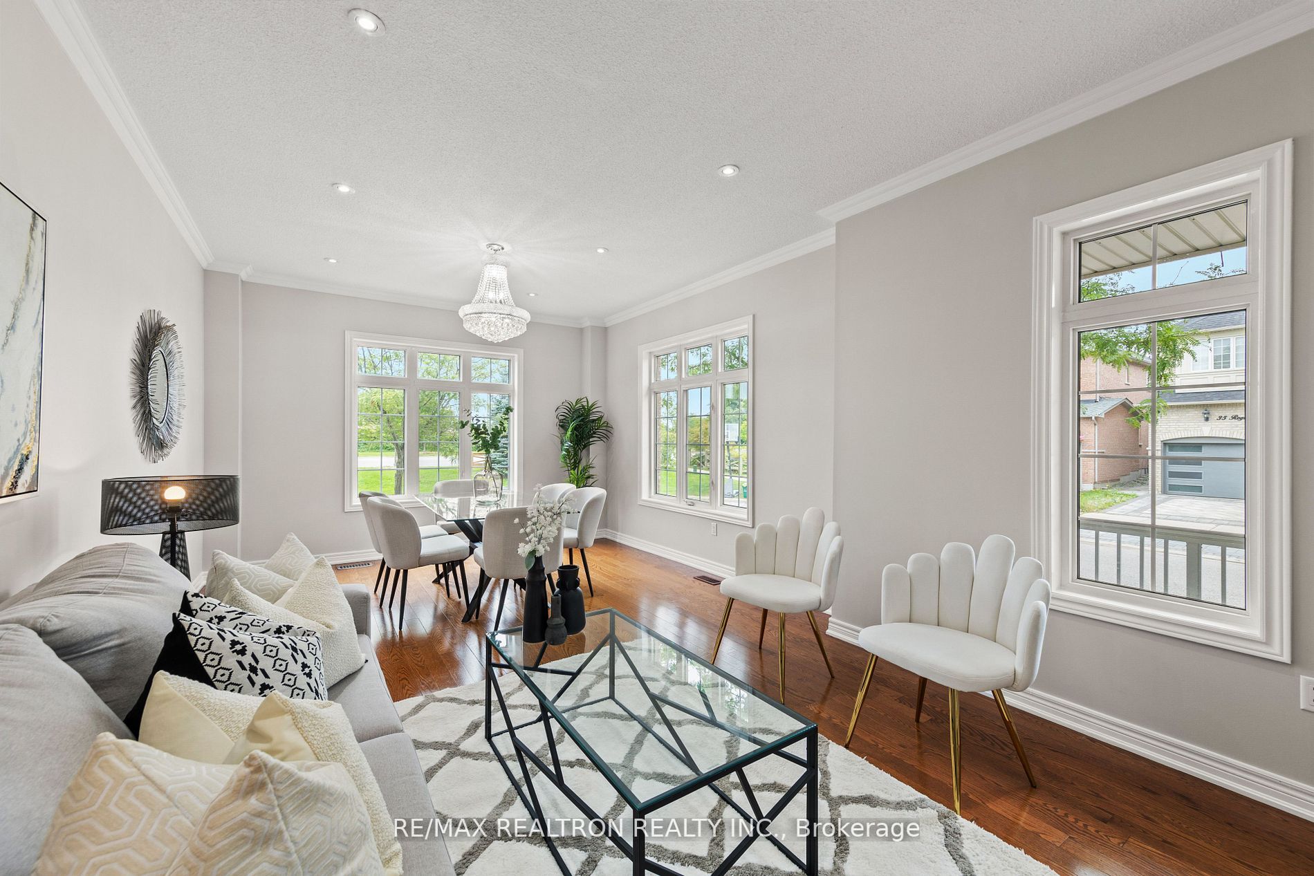 42 Reginald Lamb Cres