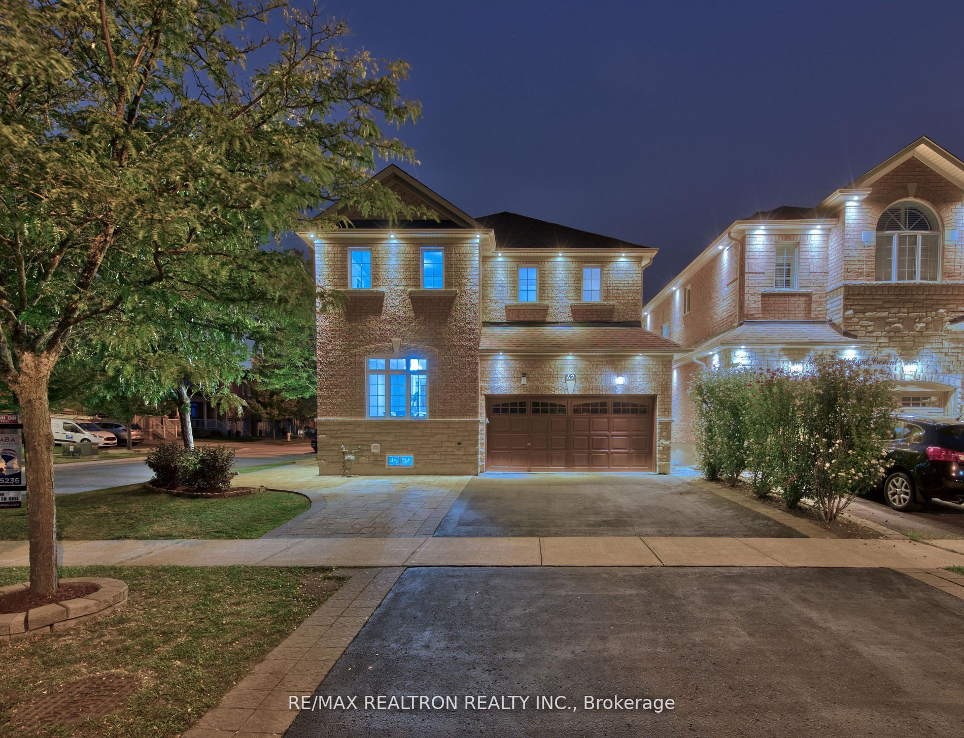 42 Reginald Lamb Cres