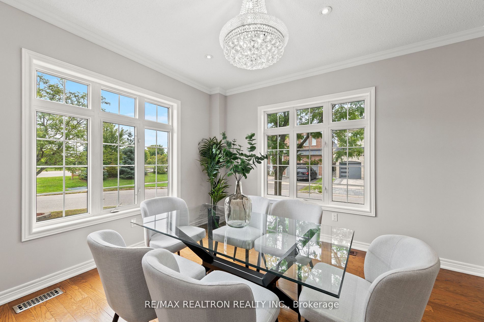 42 Reginald Lamb Cres