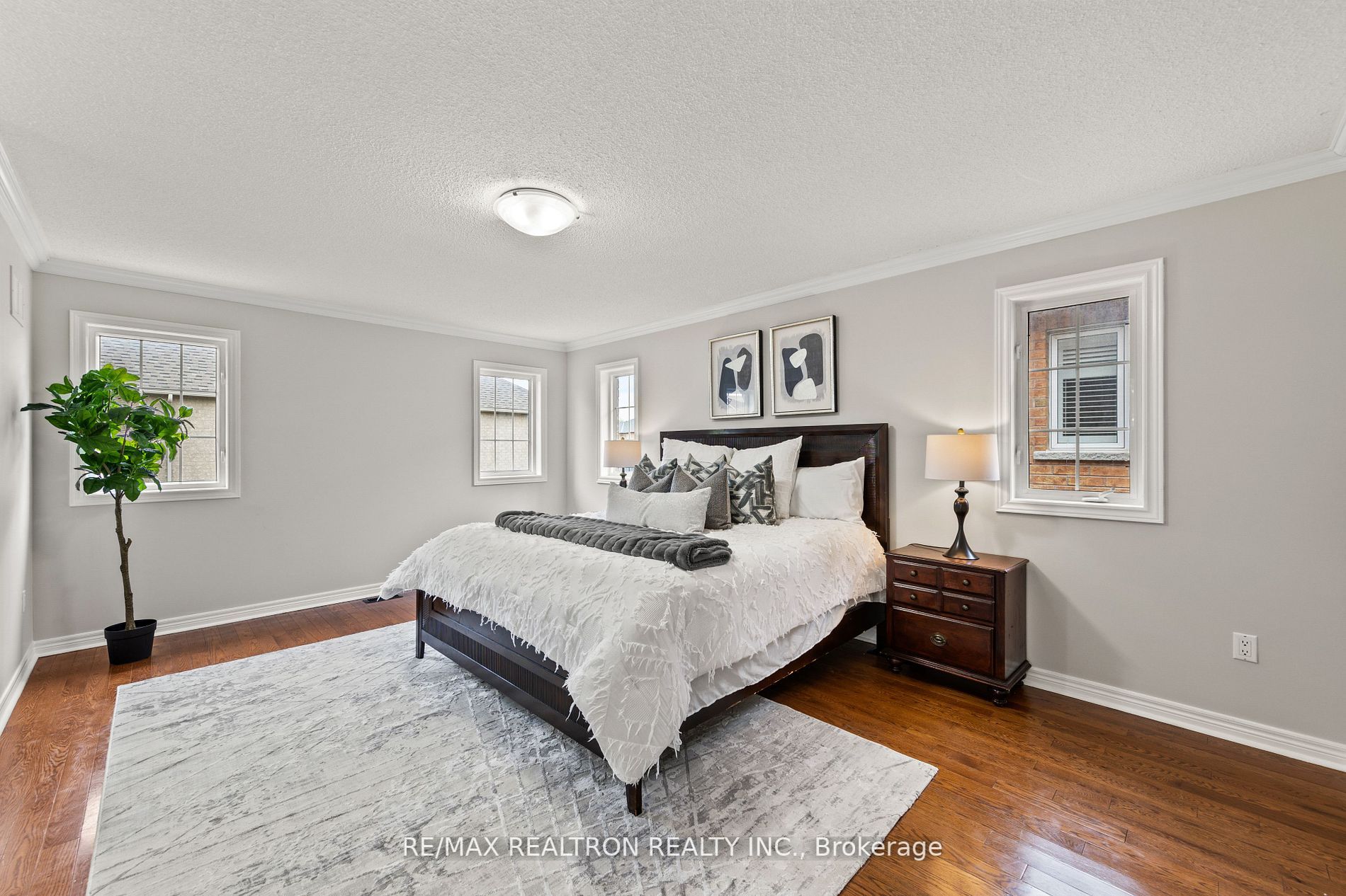 42 Reginald Lamb Cres