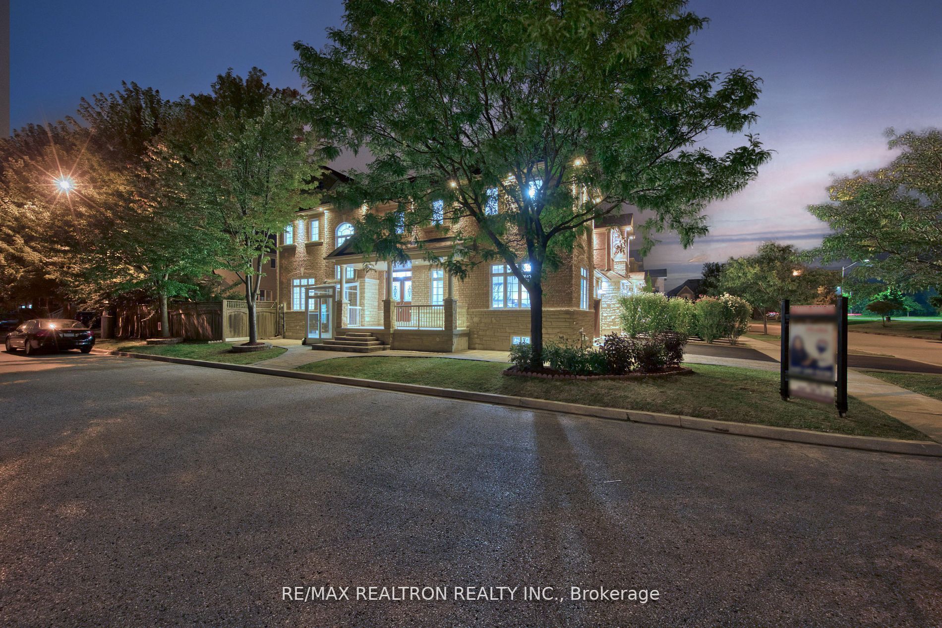 42 Reginald Lamb Cres