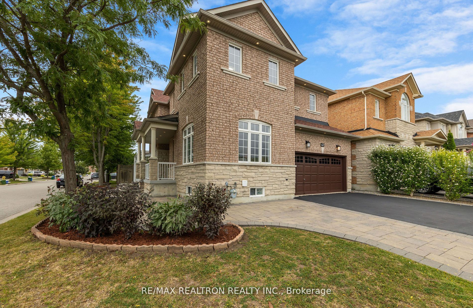 42 Reginald Lamb Cres
