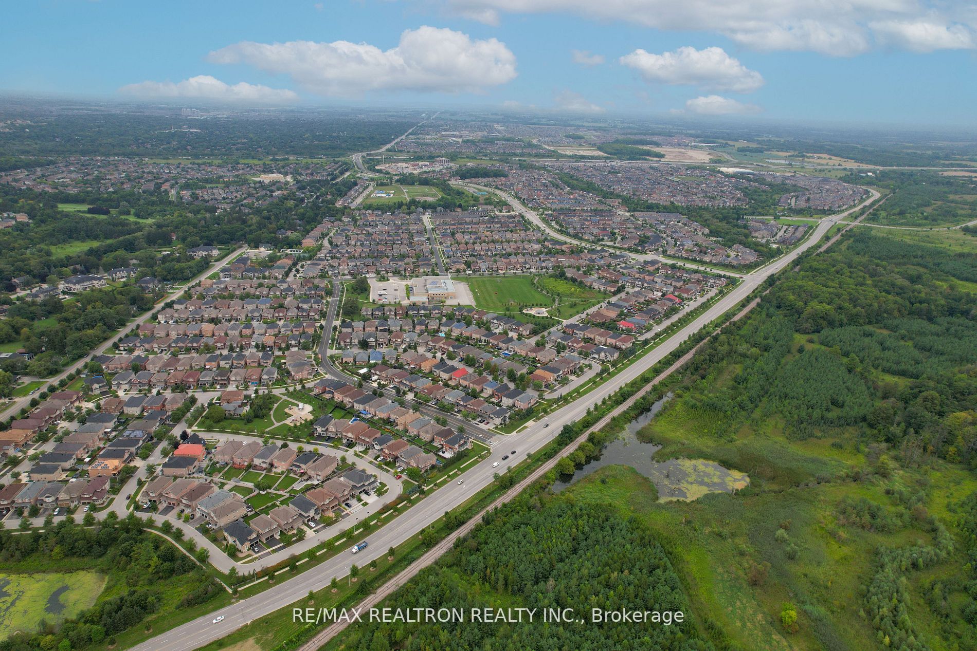 42 Reginald Lamb Cres