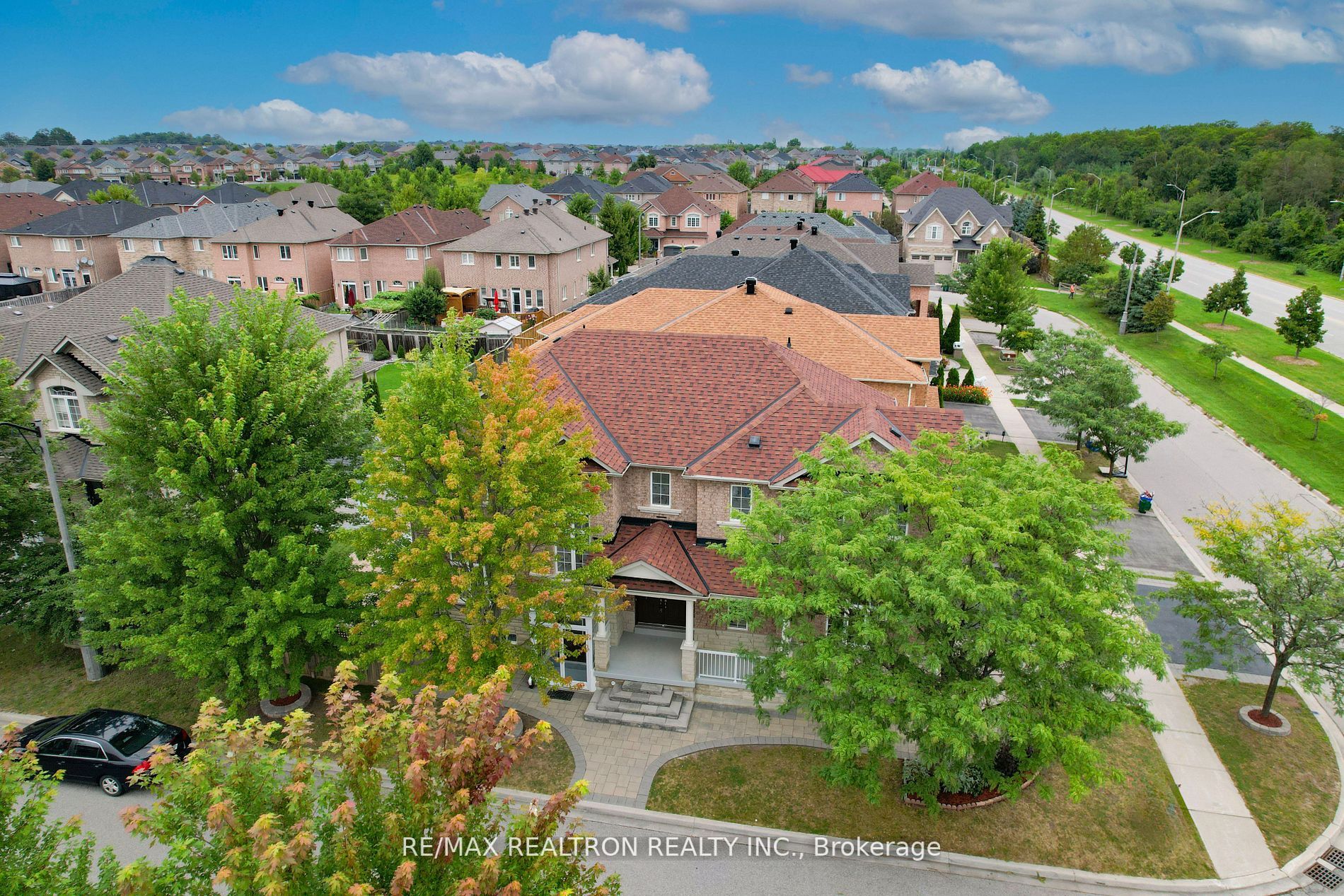 42 Reginald Lamb Cres