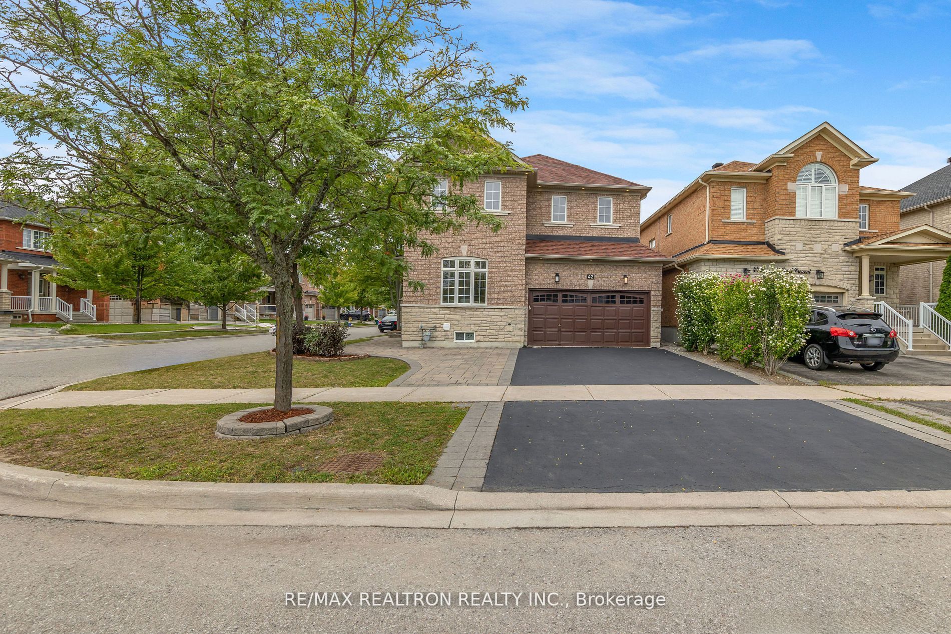 42 Reginald Lamb Cres