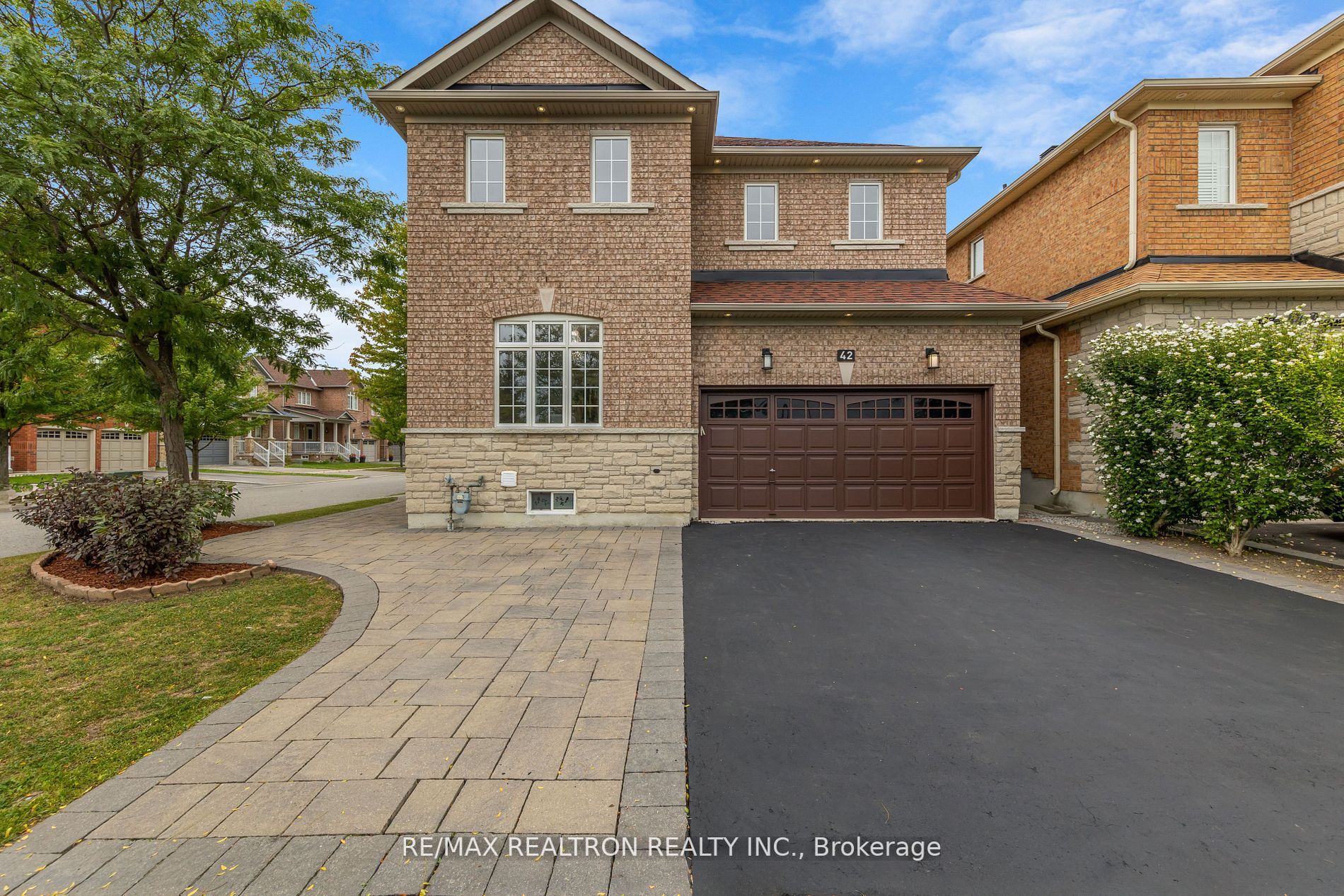 42 Reginald Lamb Cres