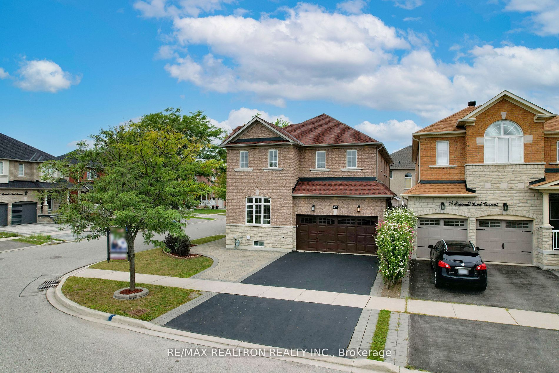 42 Reginald Lamb Cres