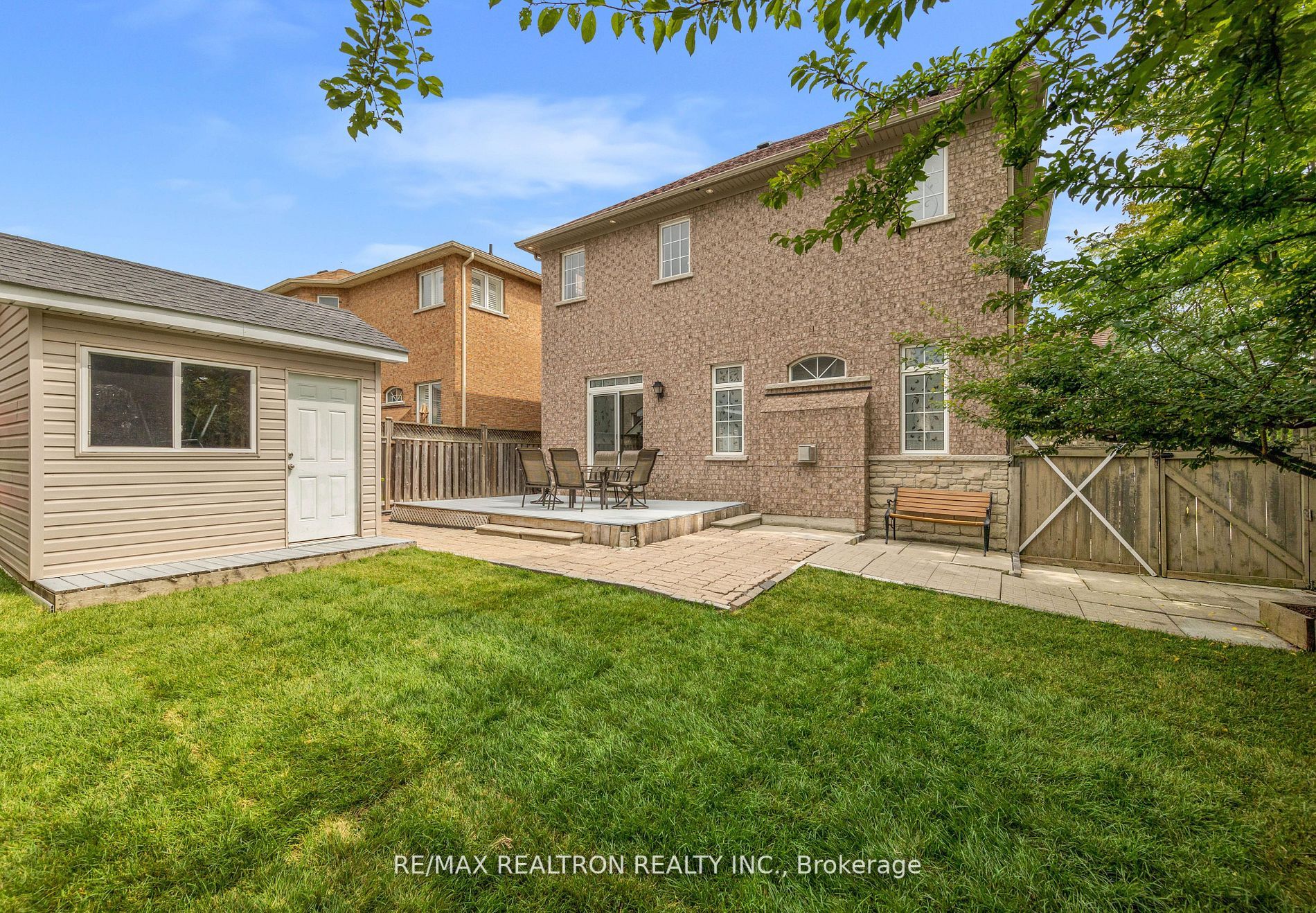 42 Reginald Lamb Cres