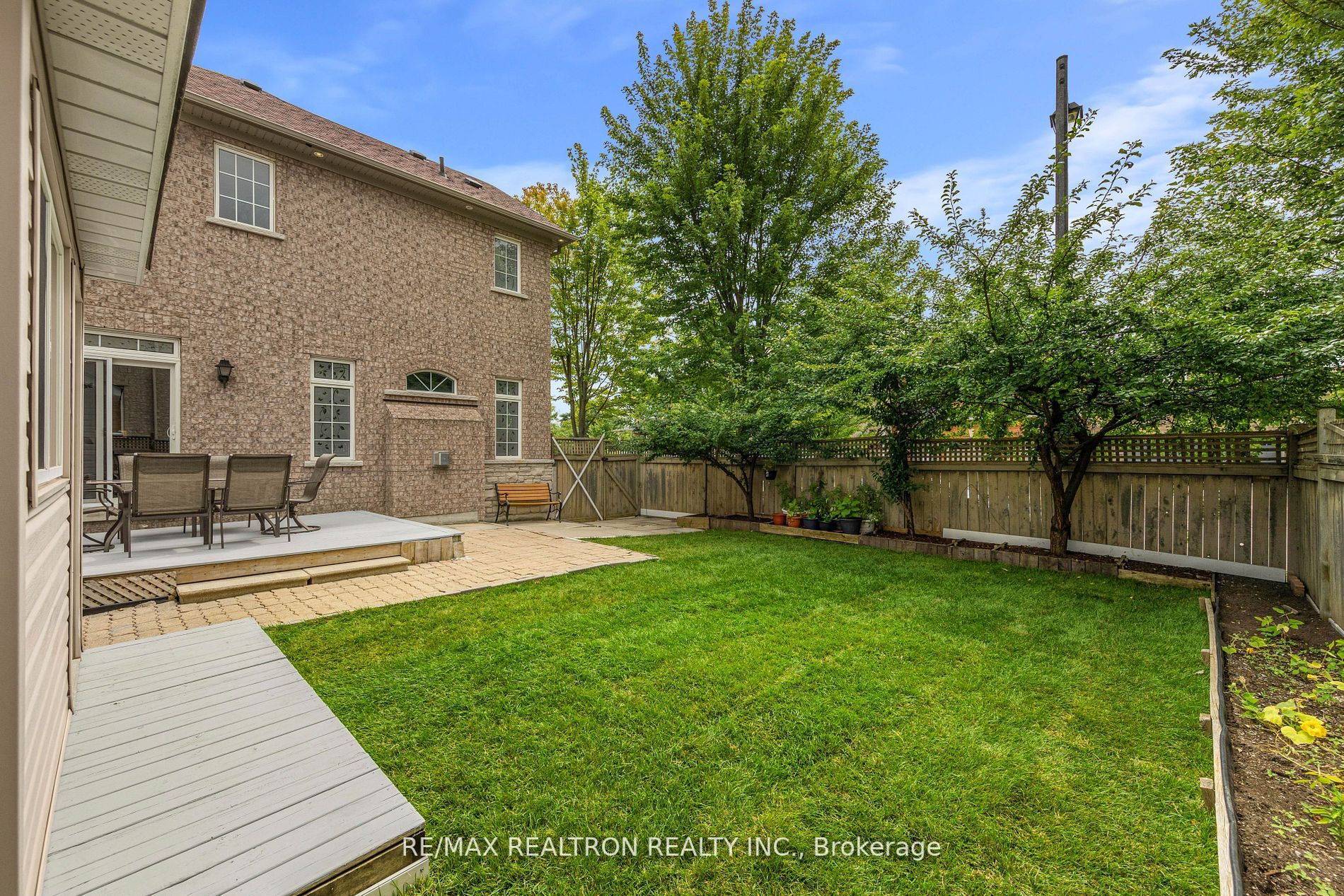 42 Reginald Lamb Cres