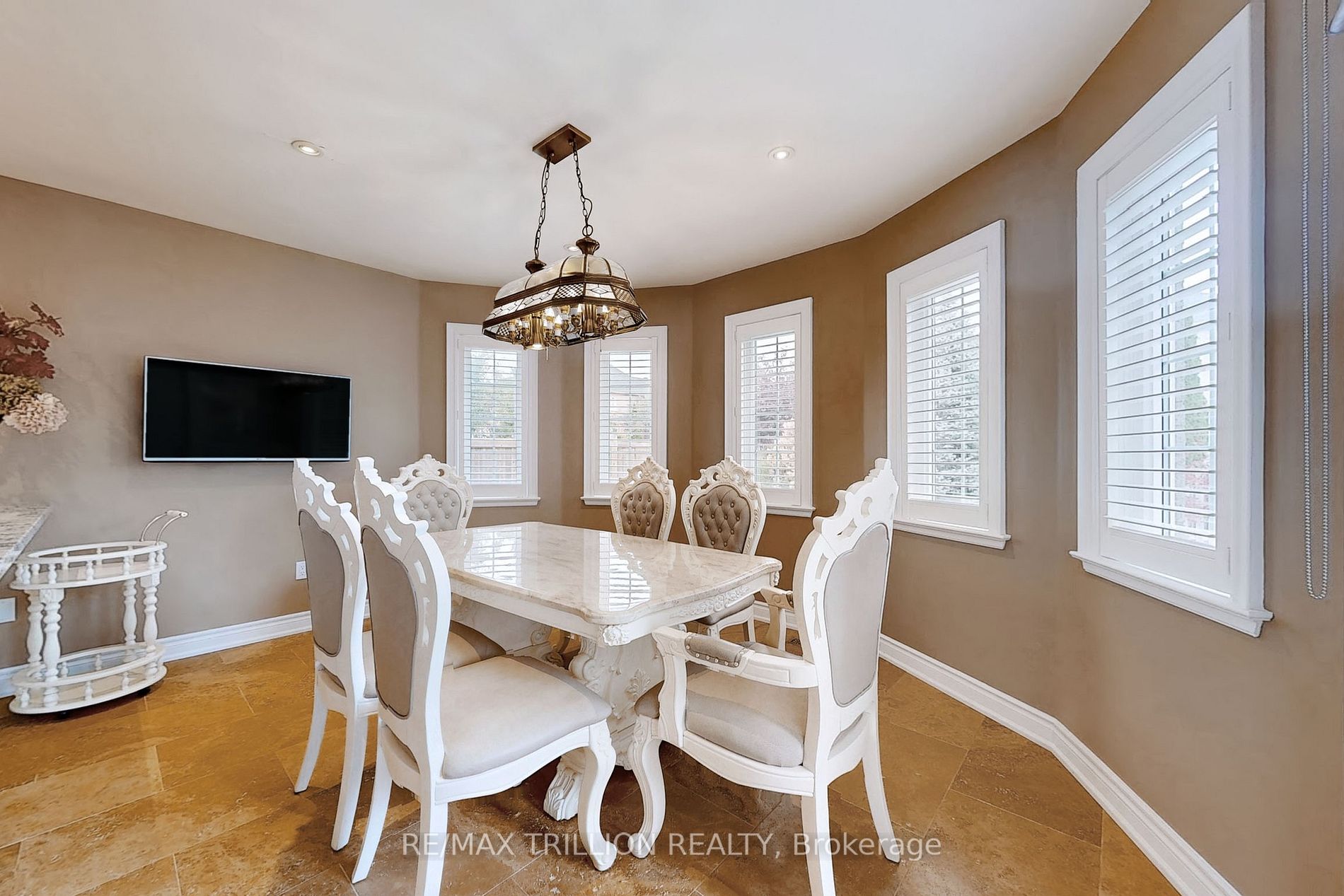 2 Avery Court