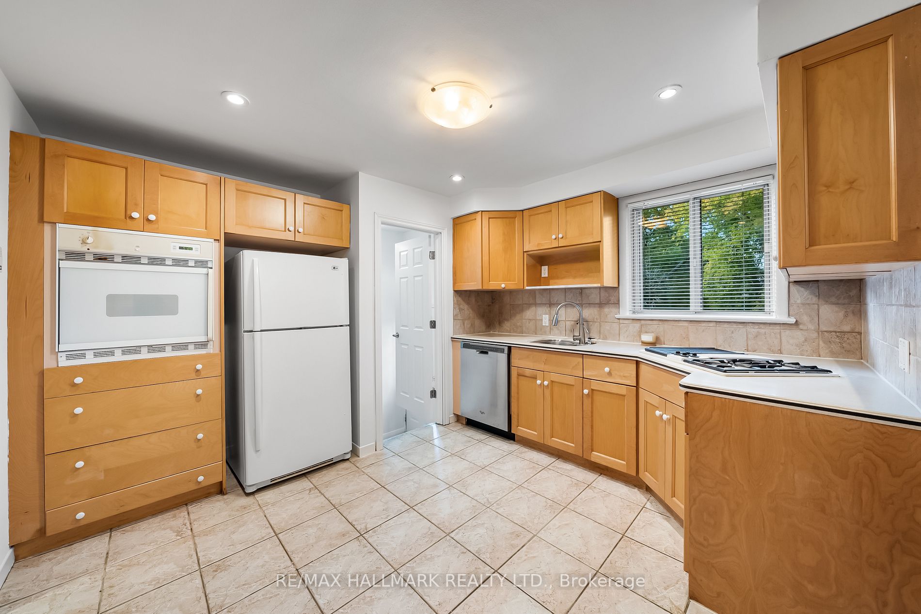28 Kirk Dr