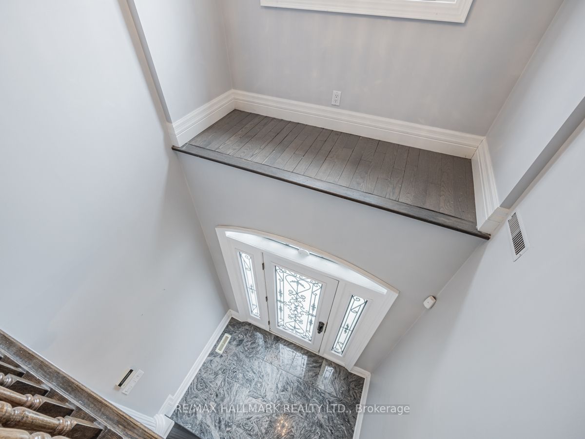 138 Elgin Mills Rd W