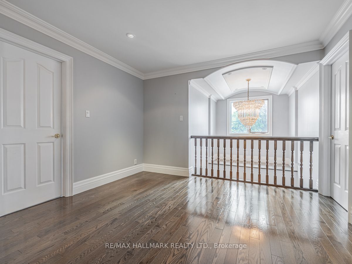 138 Elgin Mills Rd W