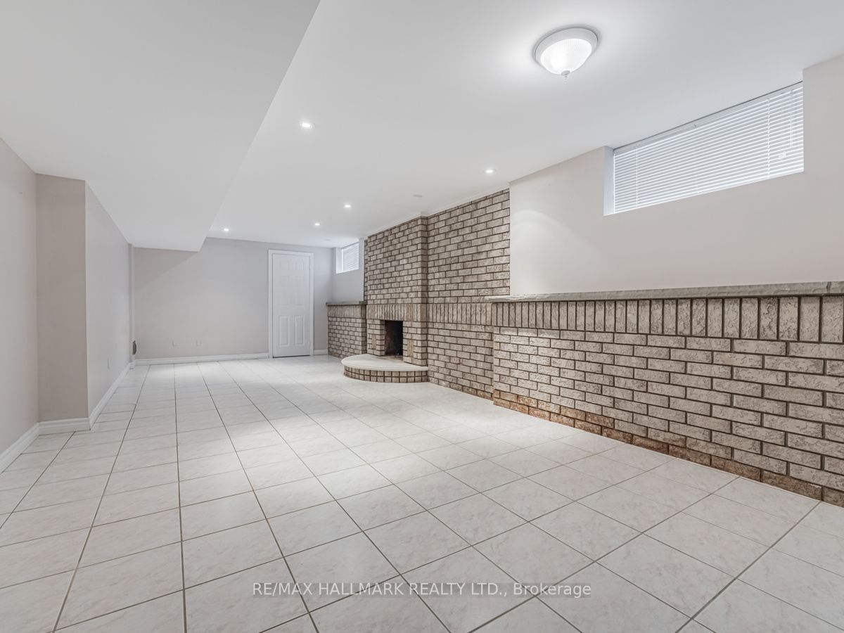 138 Elgin Mills Rd W