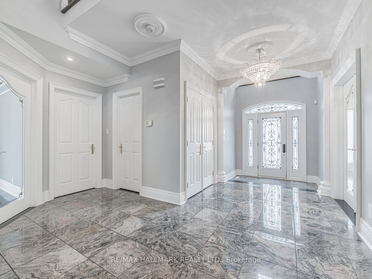 138 Elgin Mills Rd W