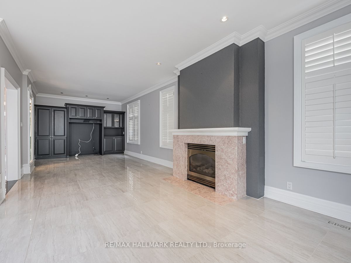 138 Elgin Mills Rd W