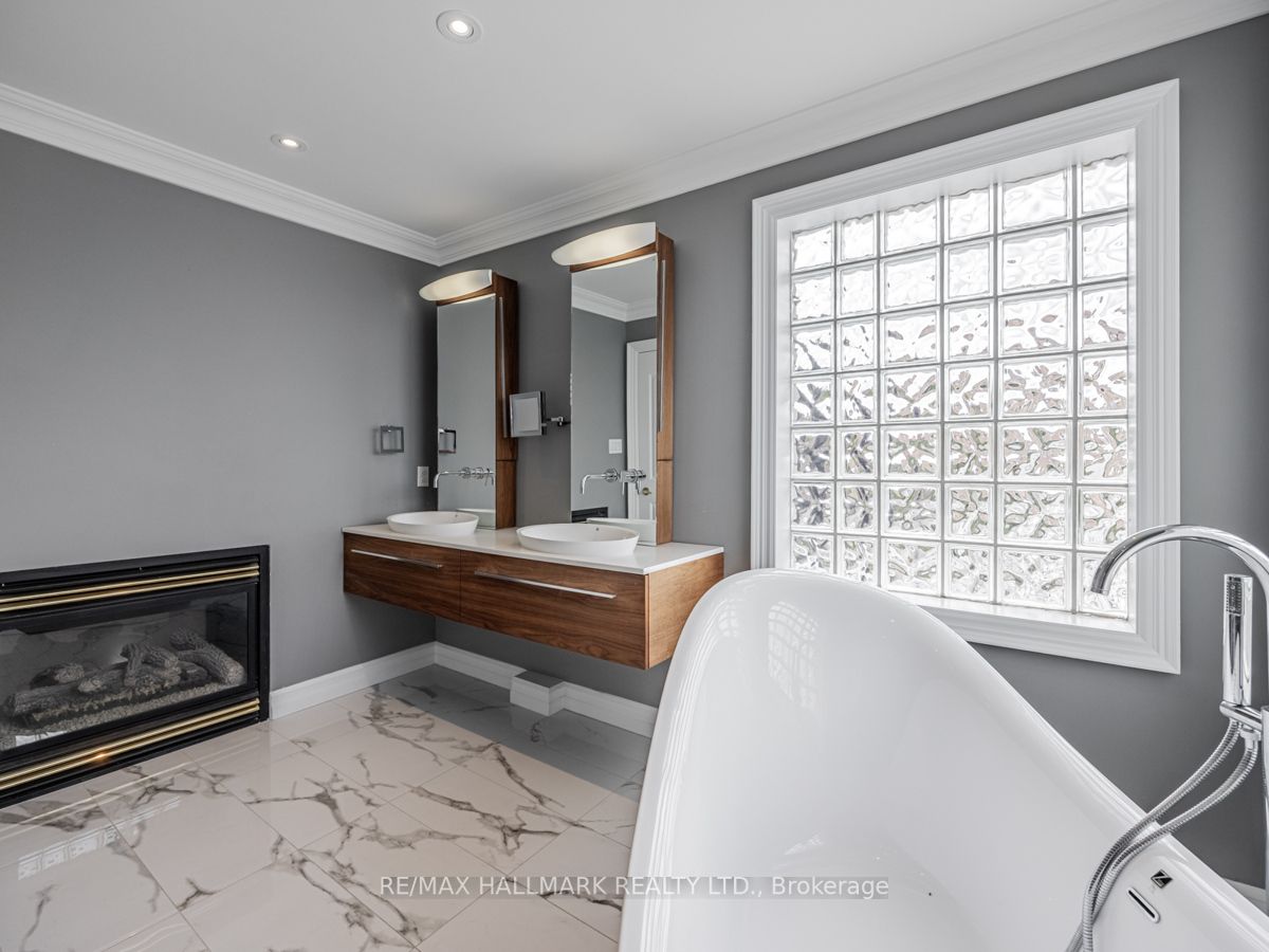 138 Elgin Mills Rd W