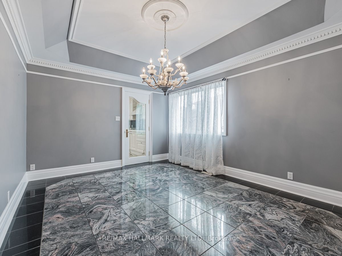 138 Elgin Mills Rd W