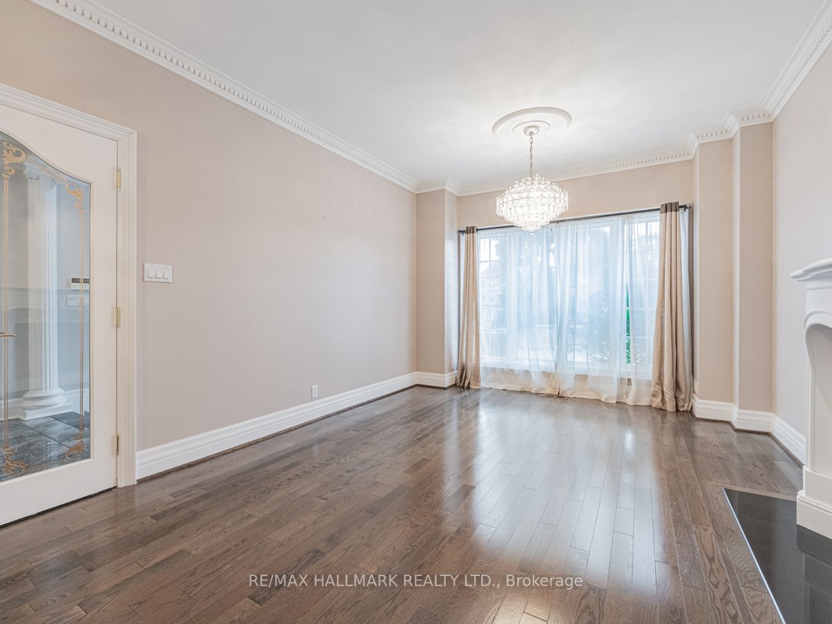 138 Elgin Mills Rd W