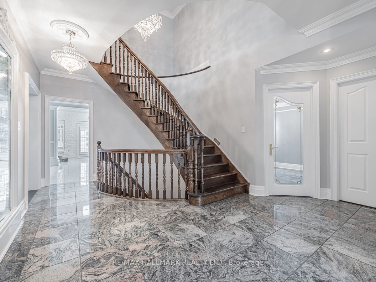 138 Elgin Mills Rd W