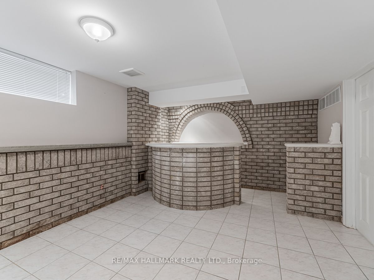 138 Elgin Mills Rd W