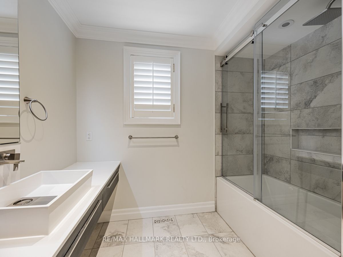 138 Elgin Mills Rd W