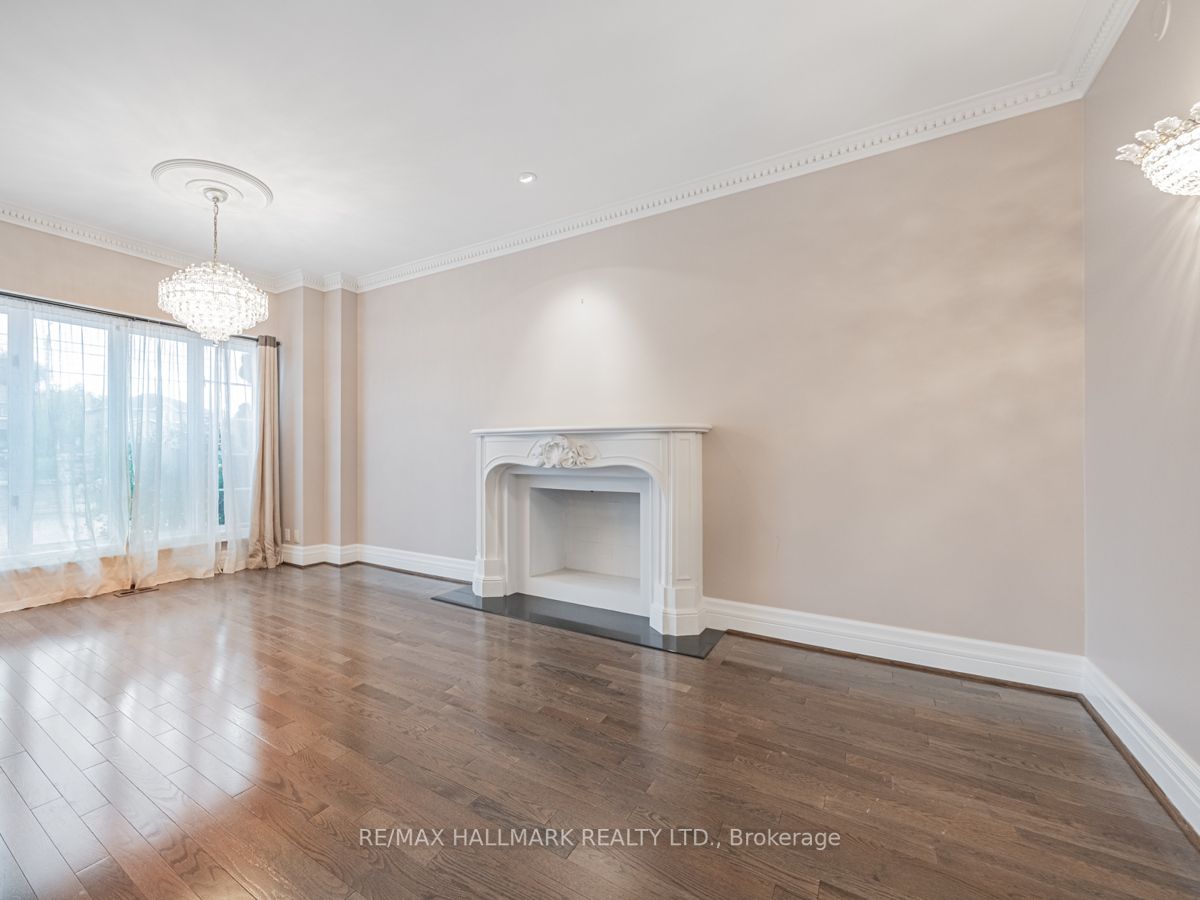 138 Elgin Mills Rd W