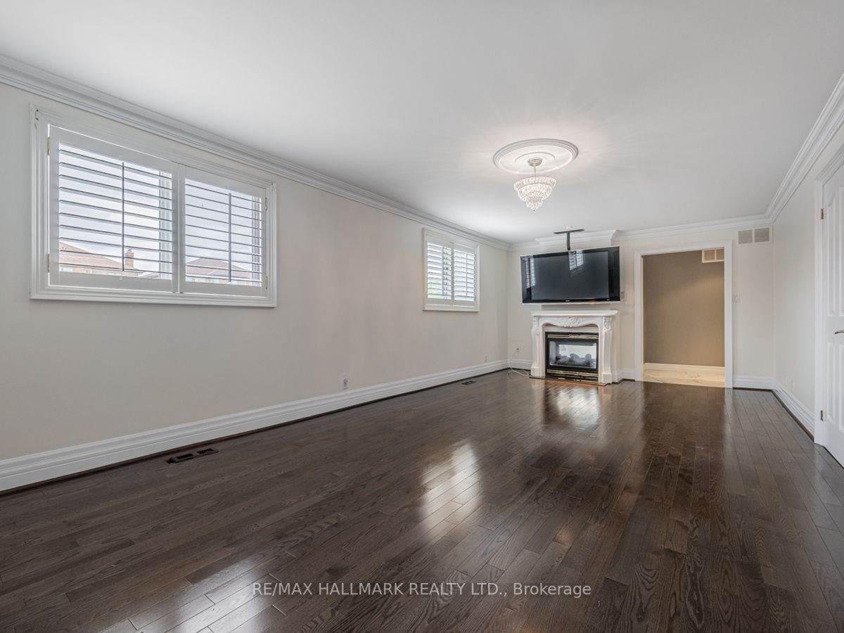 138 Elgin Mills Rd W