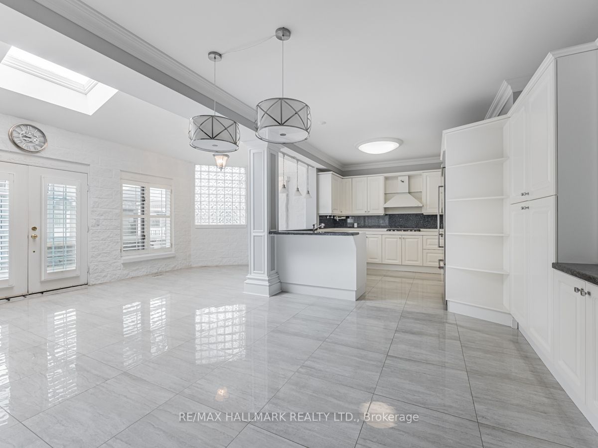 138 Elgin Mills Rd W