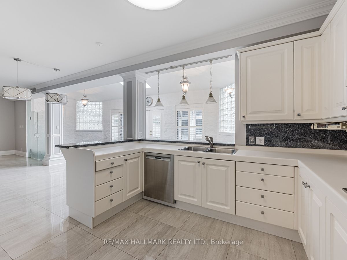 138 Elgin Mills Rd W